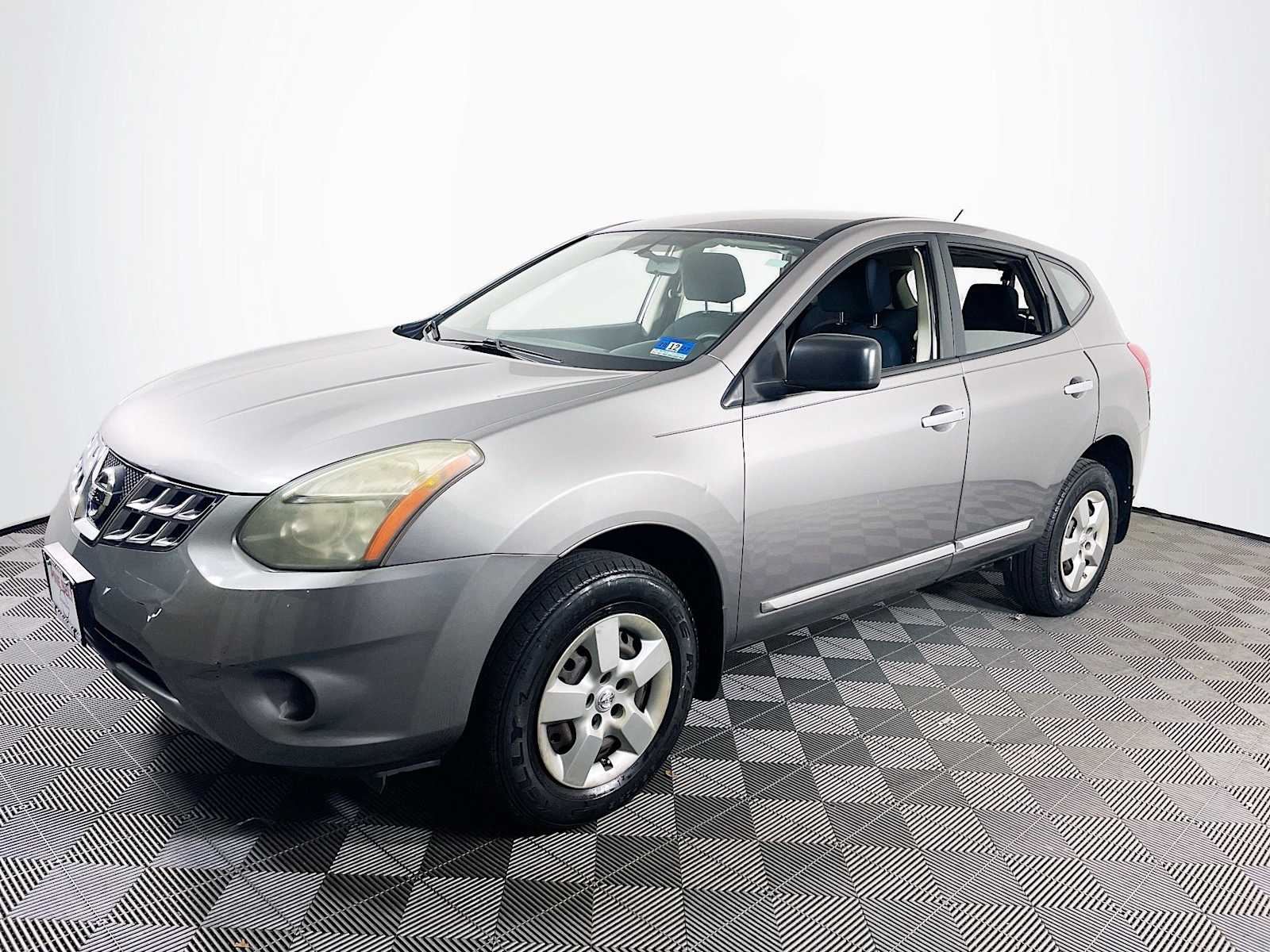 2014 Nissan Rogue Select S's photo