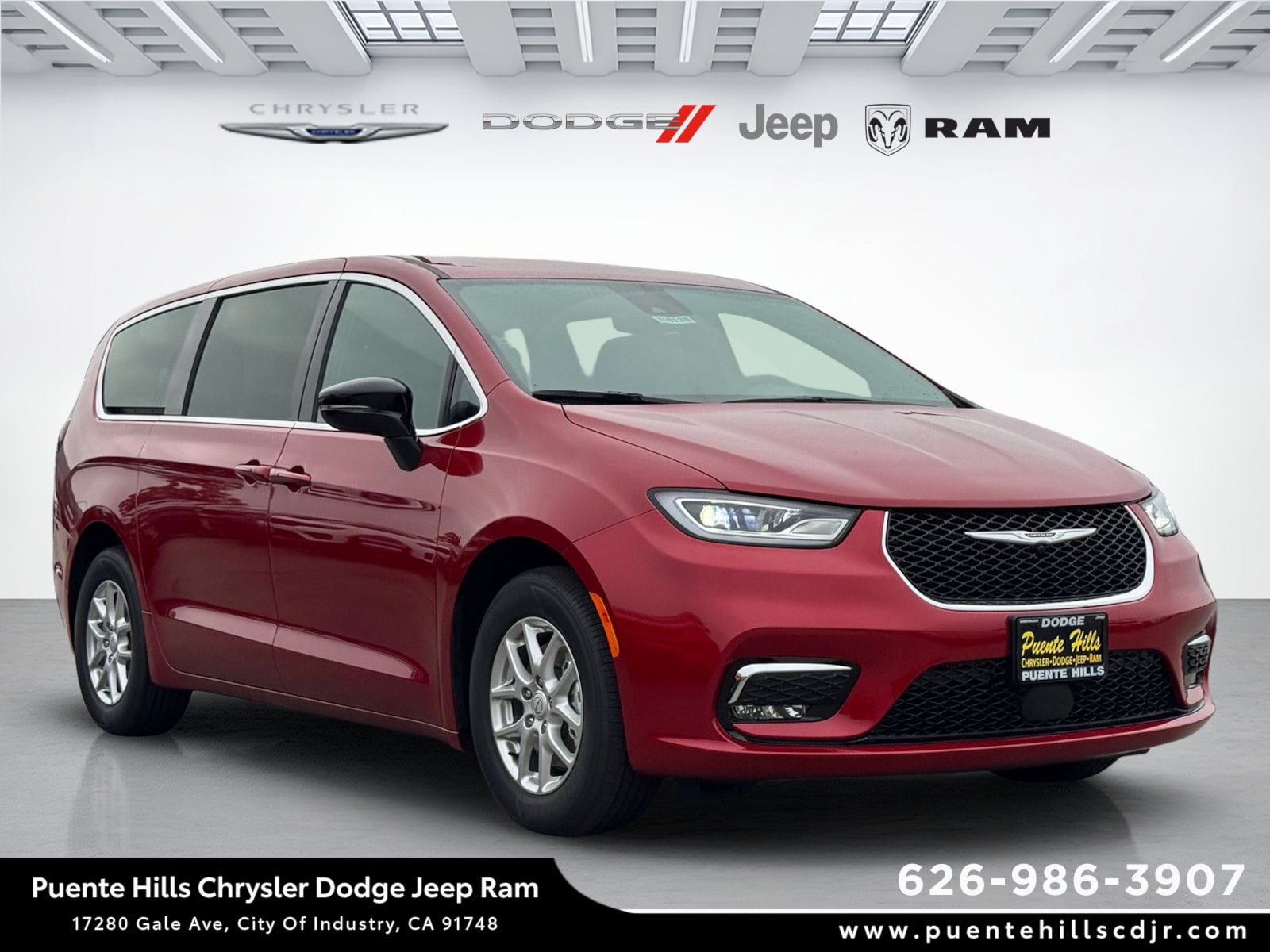 2026 Chrysler Pacifica Select's photo
