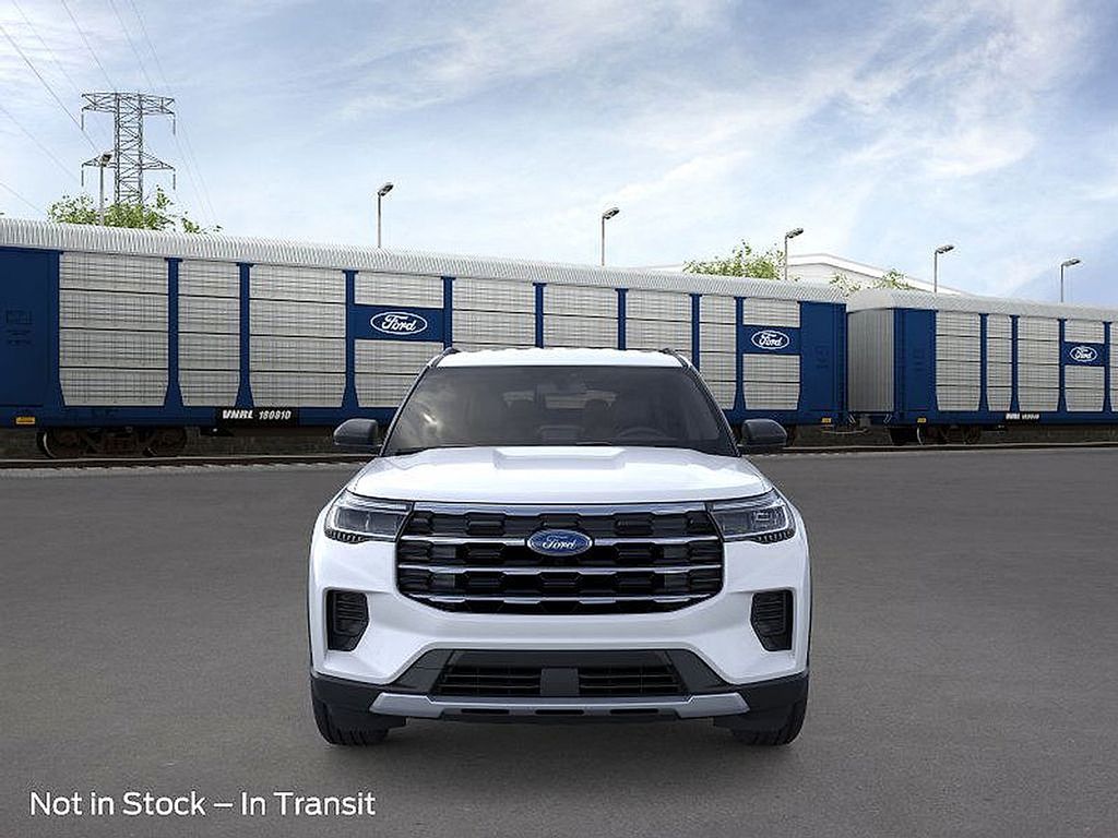 2025 Ford Explorer photo 4