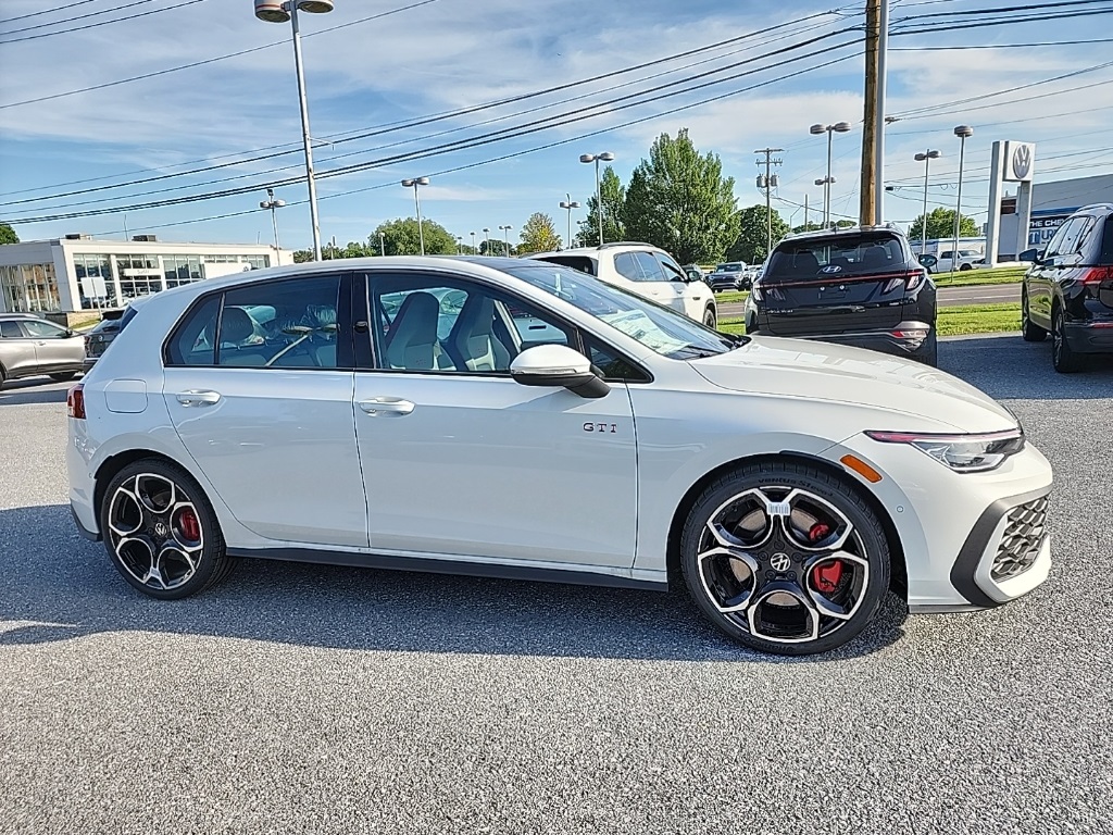 2025 Volkswagen Golf GTI Autobahn photo 4