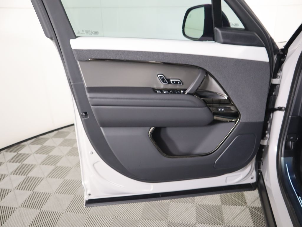 2025 Land Rover Range Rover Sport SE photo 21
