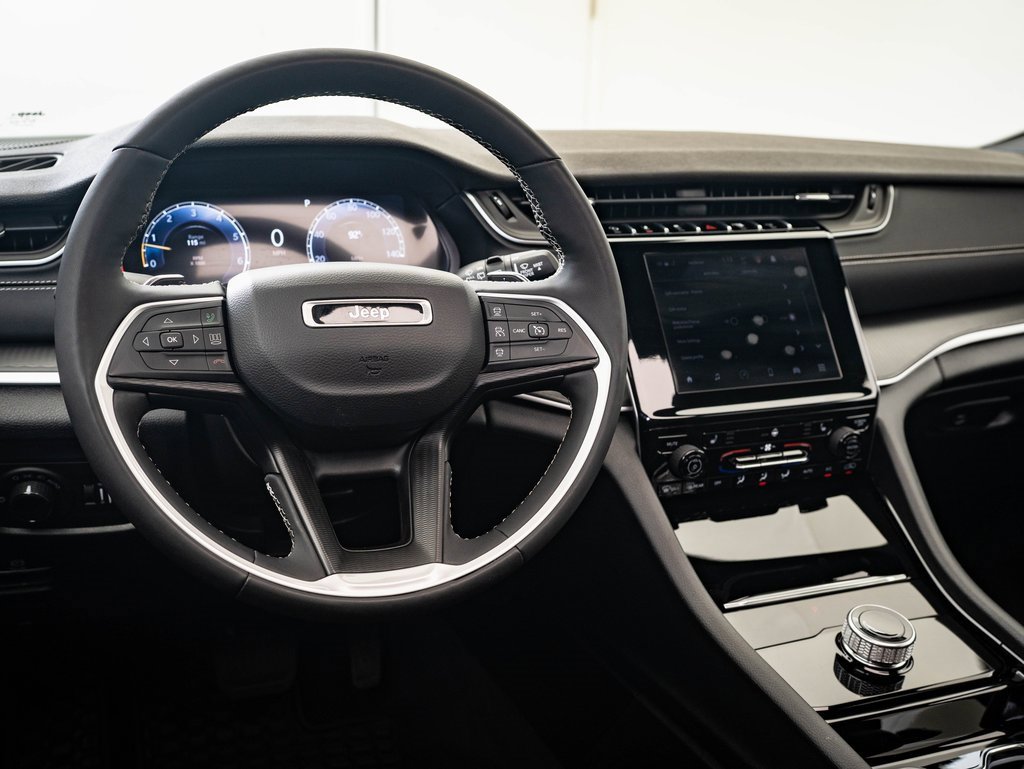 2023 Jeep Grand Cherokee Altitude photo 3