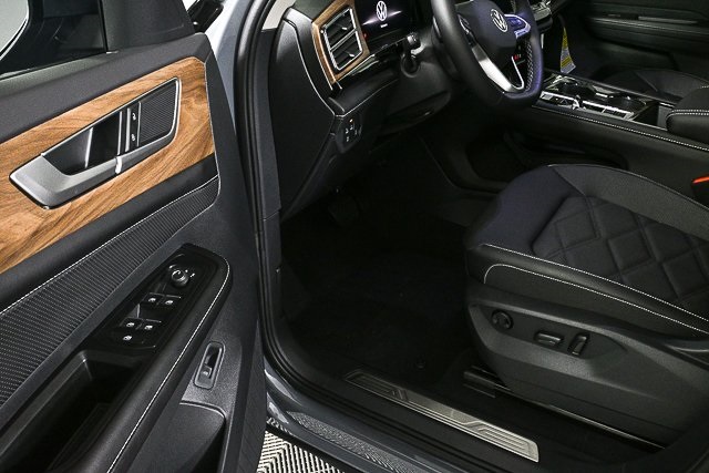 2026 Volkswagen Atlas SE Technology photo 6