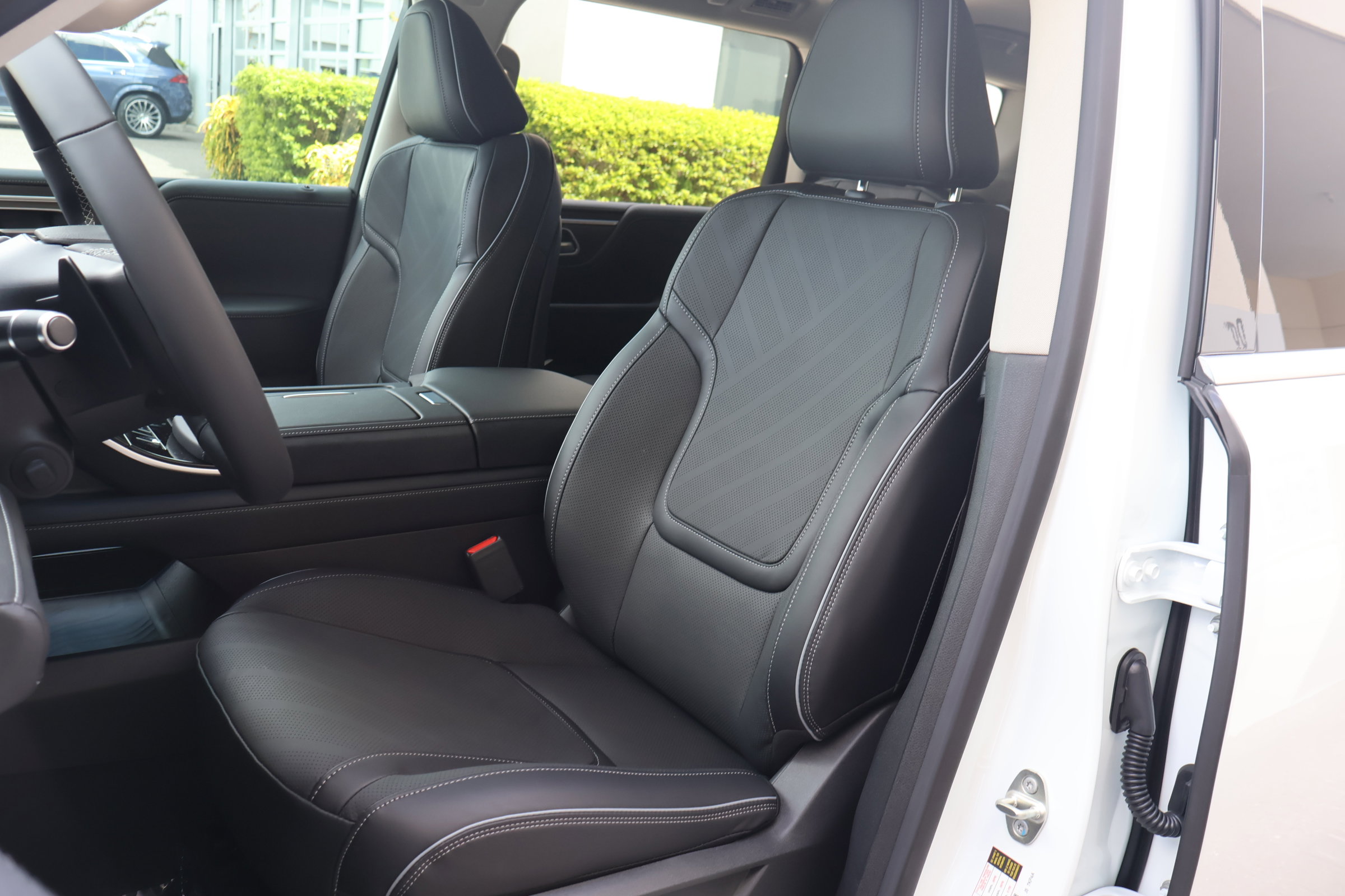 2026 Infiniti QX80 Luxe photo 12
