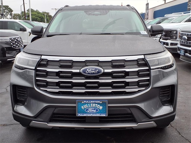 2025 Ford Explorer photo 2