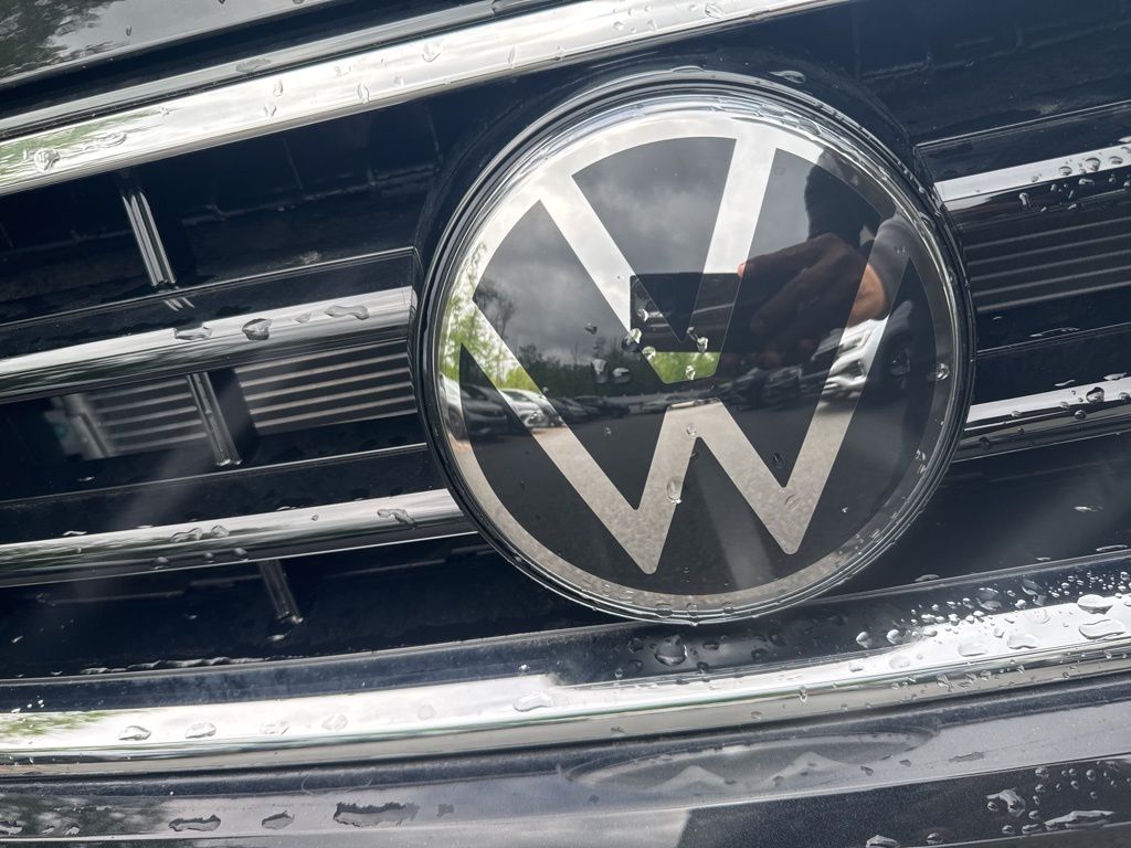 2024 Volkswagen Tiguan SE R-Line Black photo 5