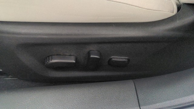 Used 2023 Pearl White Tricoat Nissan 2.5 SV image 26