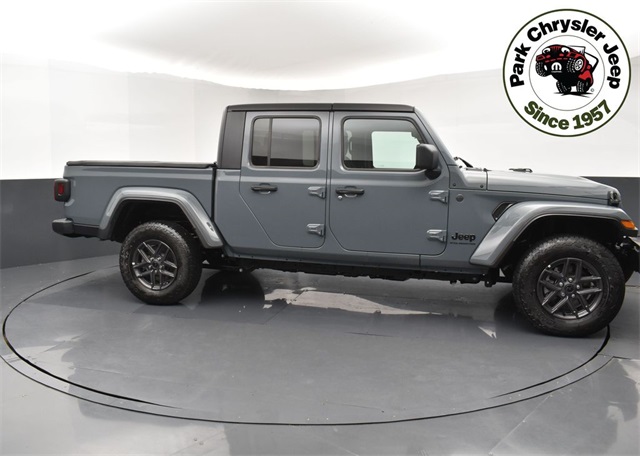 2025 Jeep Gladiator Sport S's photo