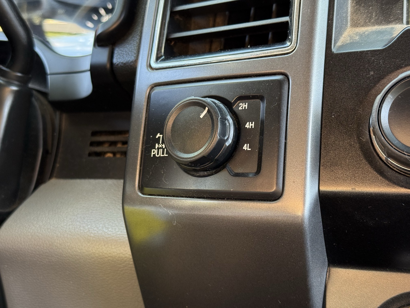 2019 Ford F-150 XLT photo 19