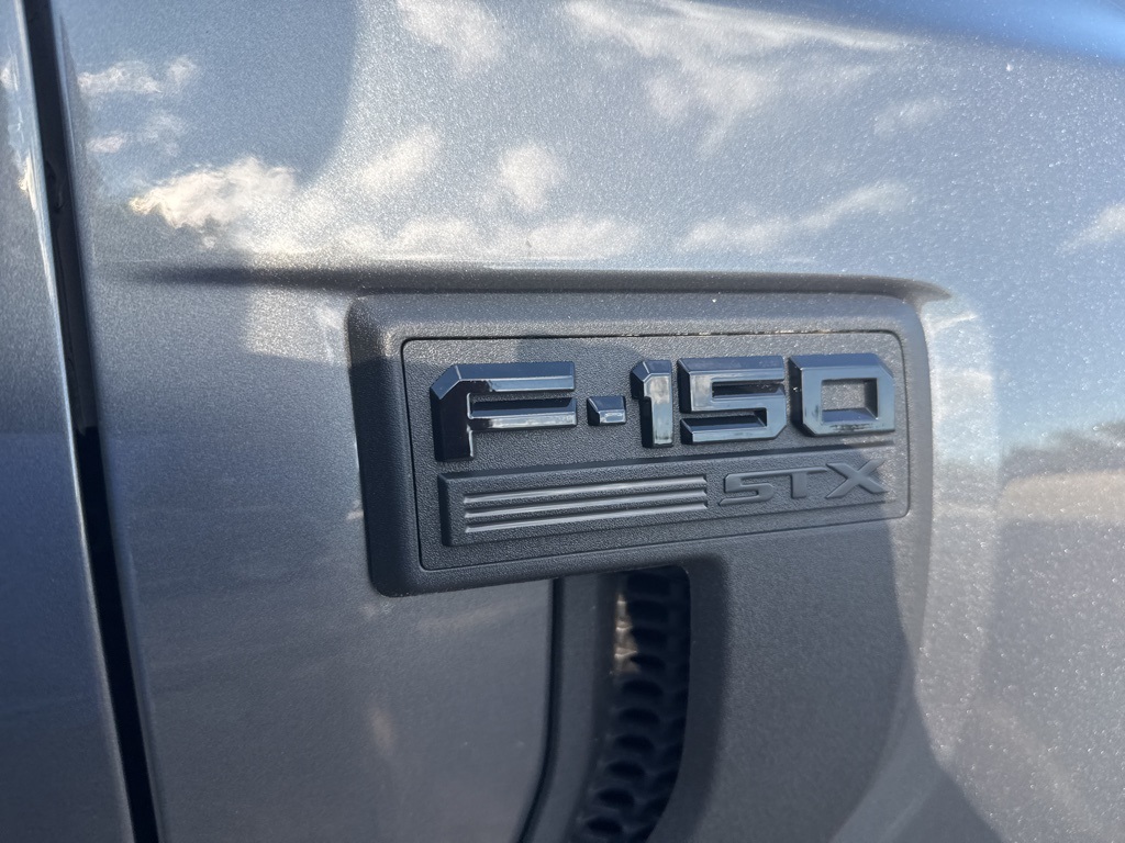 2023 Ford F-150 XL photo 3