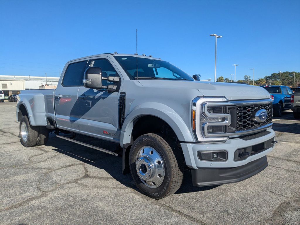 2026 Ford F-450 Super Duty Platinum's photo