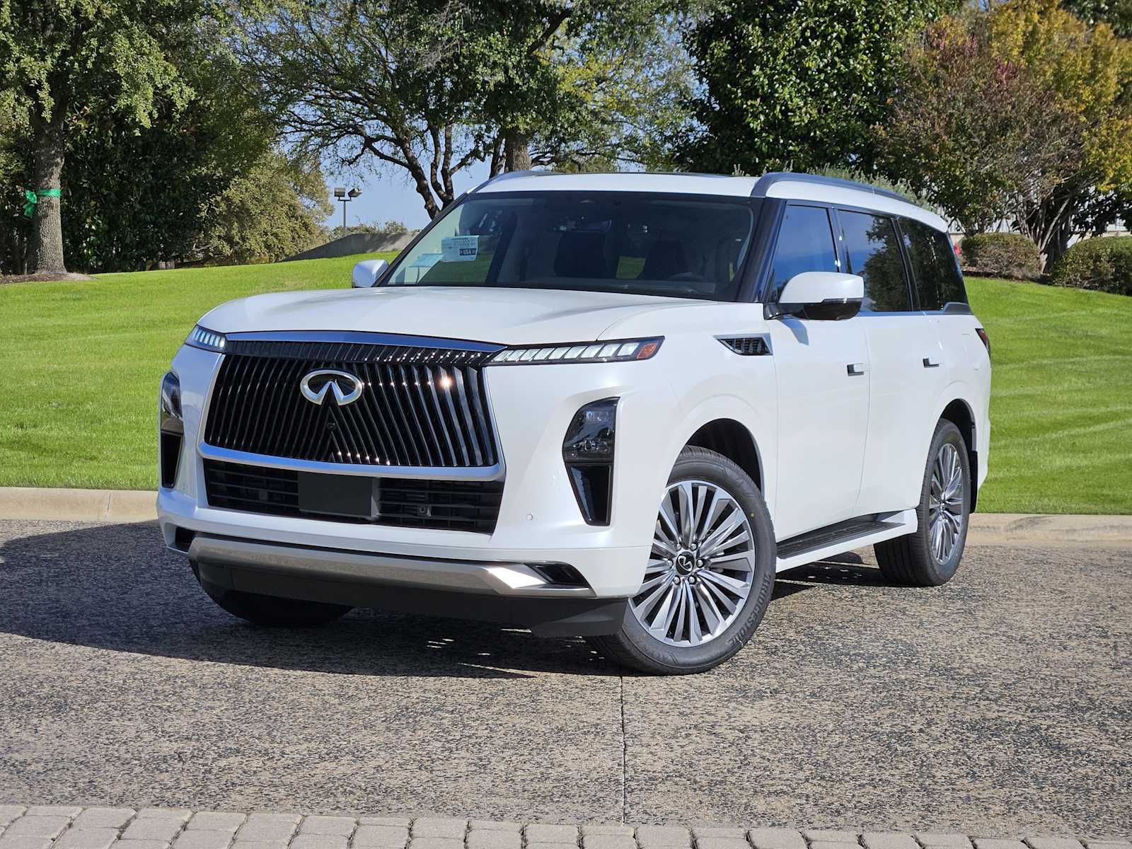 2026 INFINITI QX80 Luxe's photo