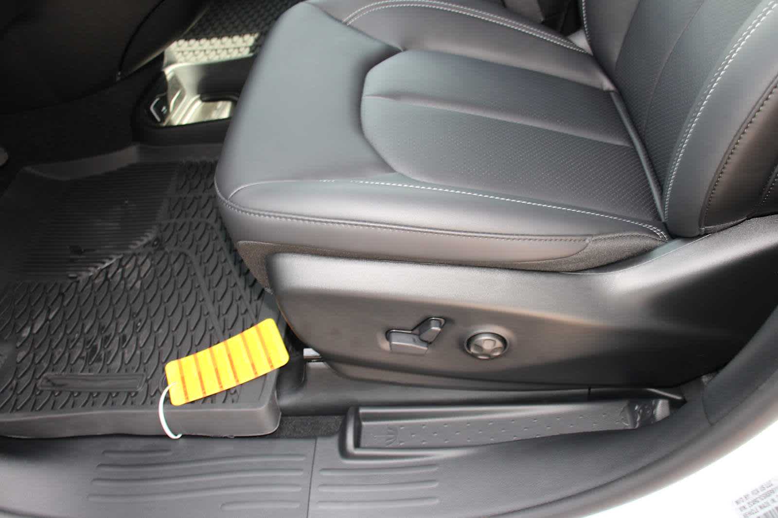 2025 Chrysler Voyager LX photo 11