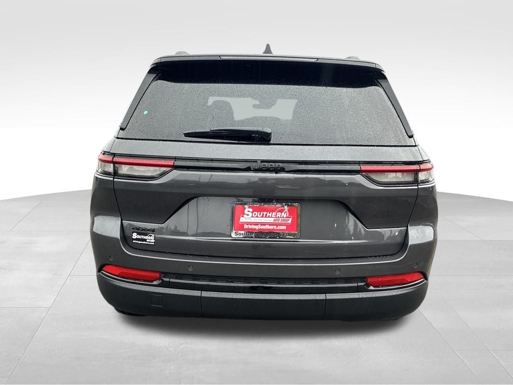 2025 Jeep Grand Cherokee Altitude photo 4