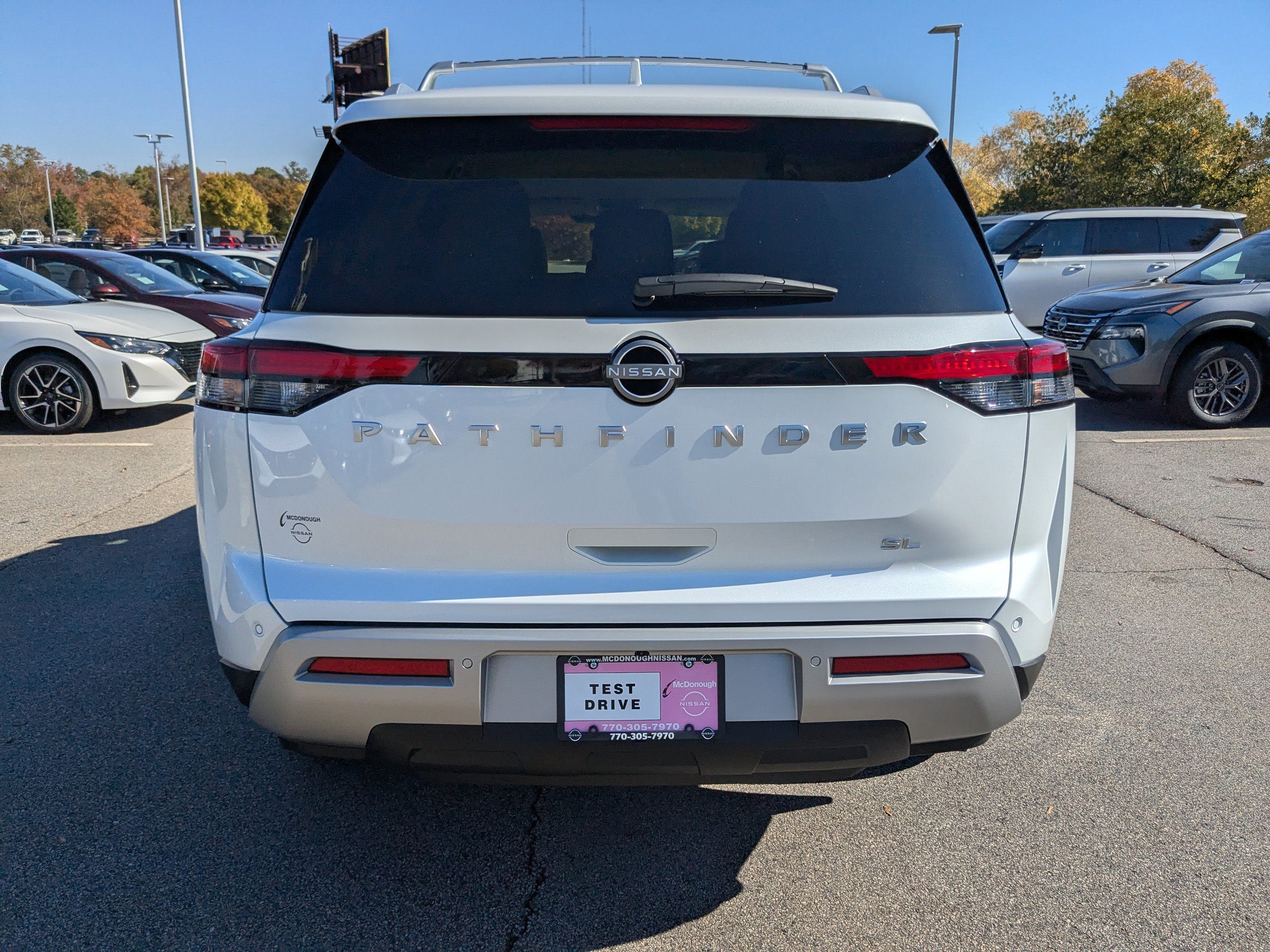 2025 Nissan Pathfinder SL photo 2