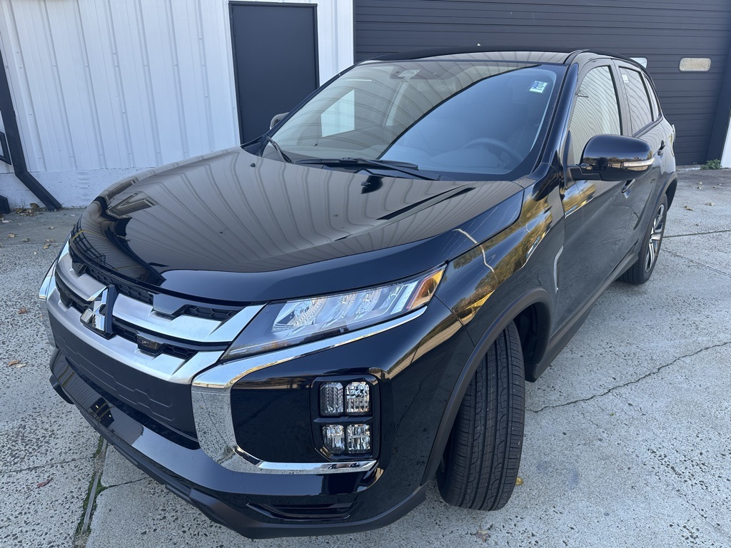 2025 Mitsubishi Outlander Sport SE photo 2