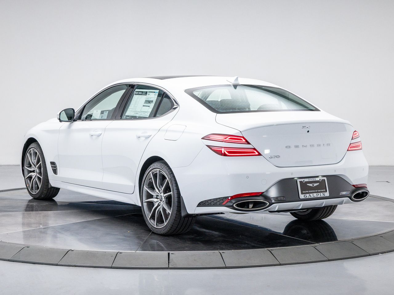 2026 Genesis G70 2.5T Prestige photo 2