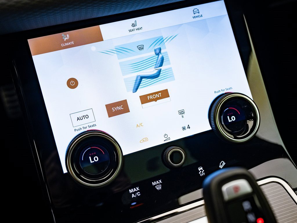 2023 Land Rover Range Rover Evoque R-Dynamic S photo 31