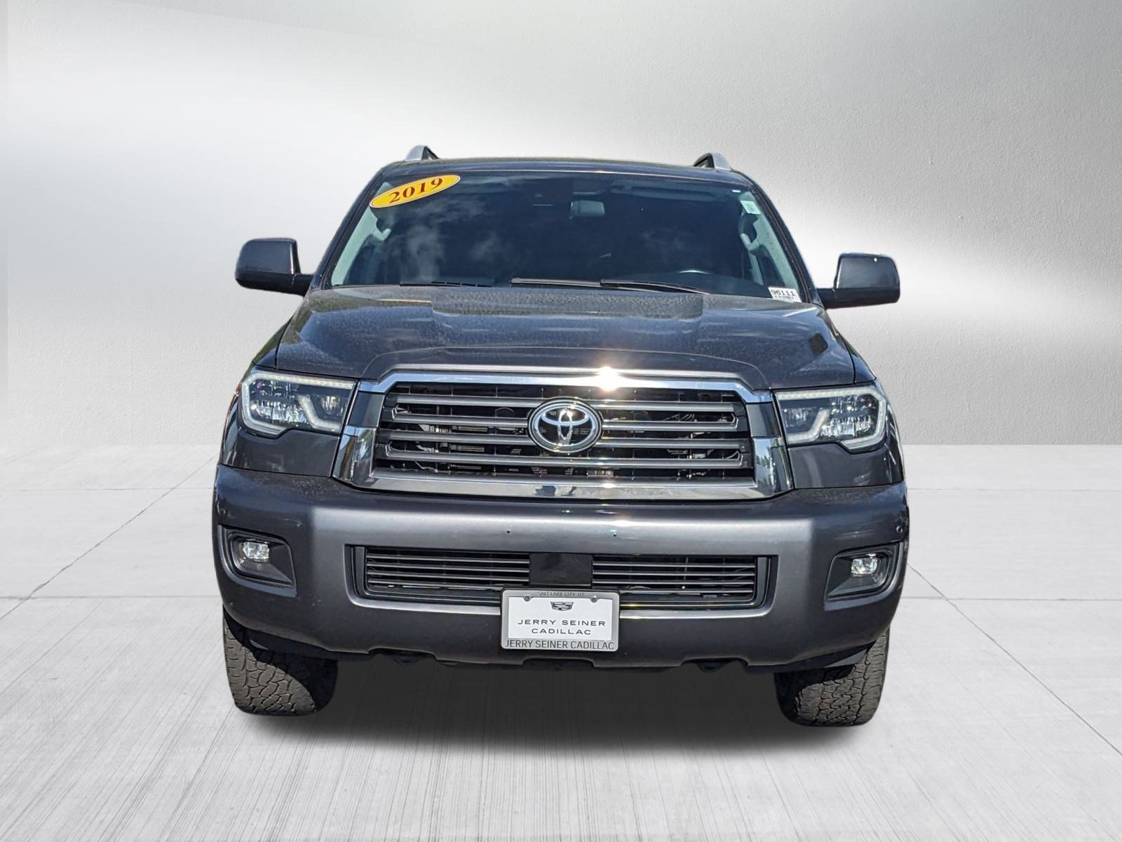 2019 Toyota Sequoia SR5 photo 8