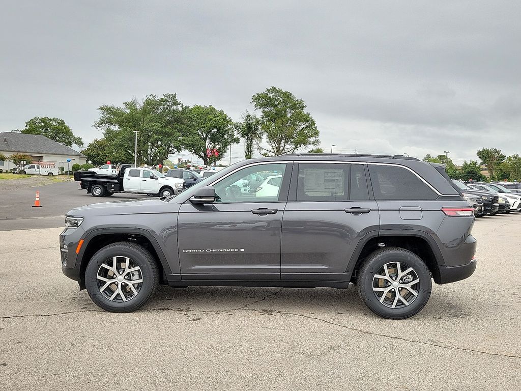 2025 Jeep Grand Cherokee Limited photo 3