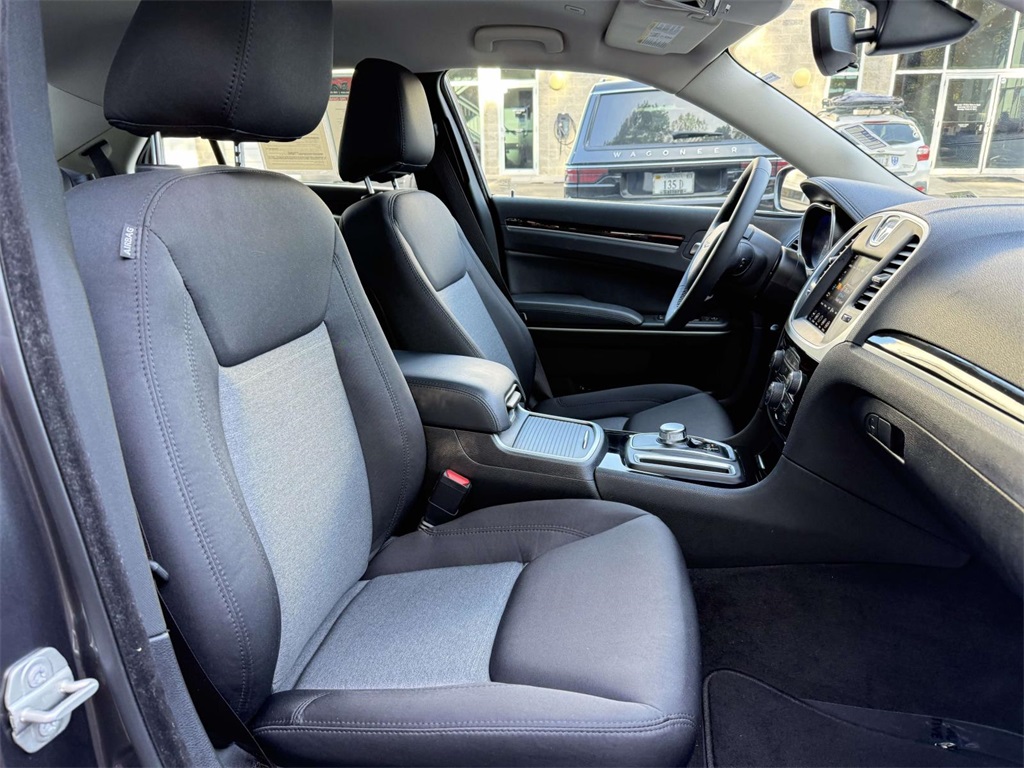 2023 Chrysler 300 Touring photo 15