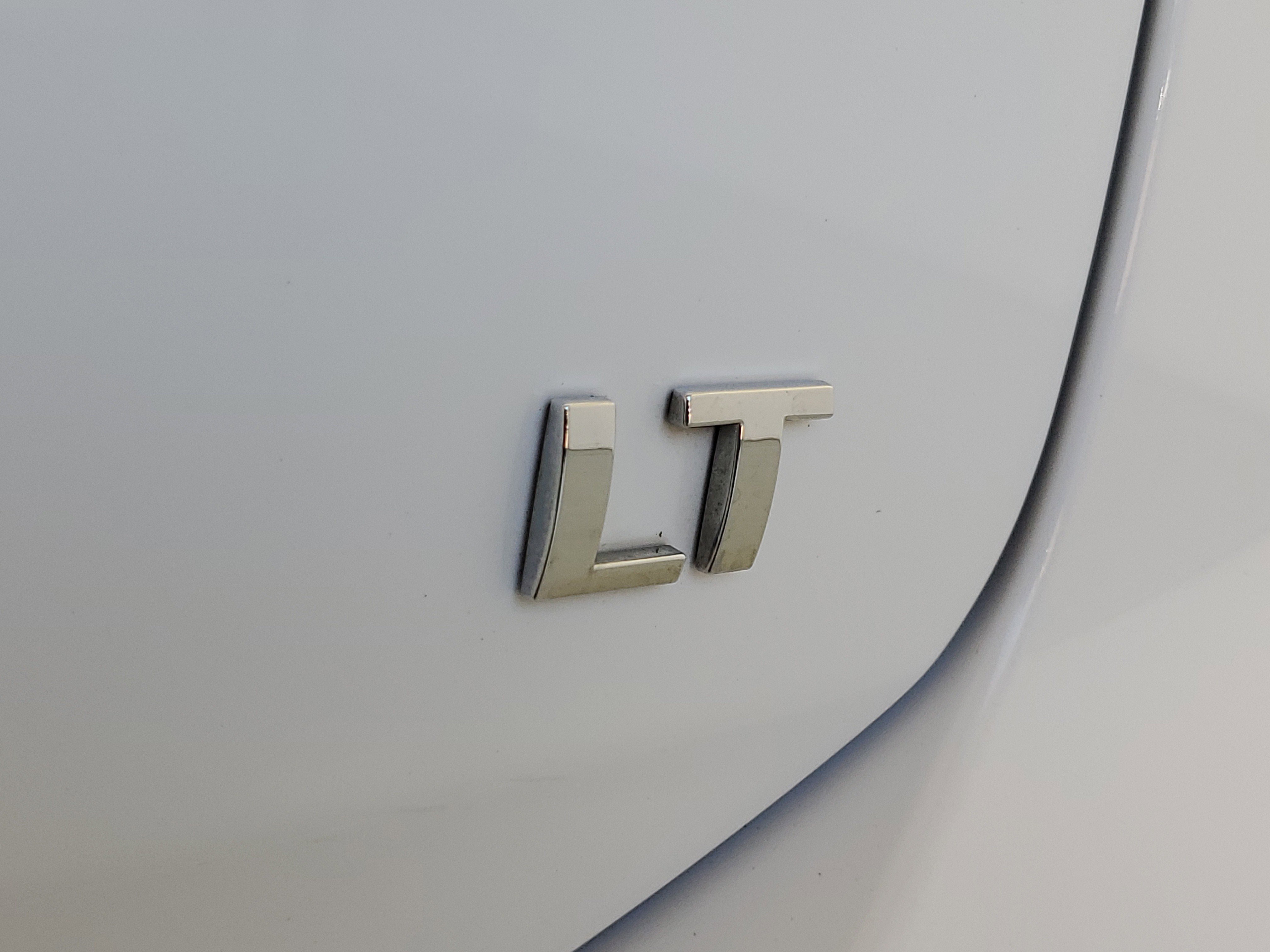 2024 Chevrolet Equinox LT photo 3