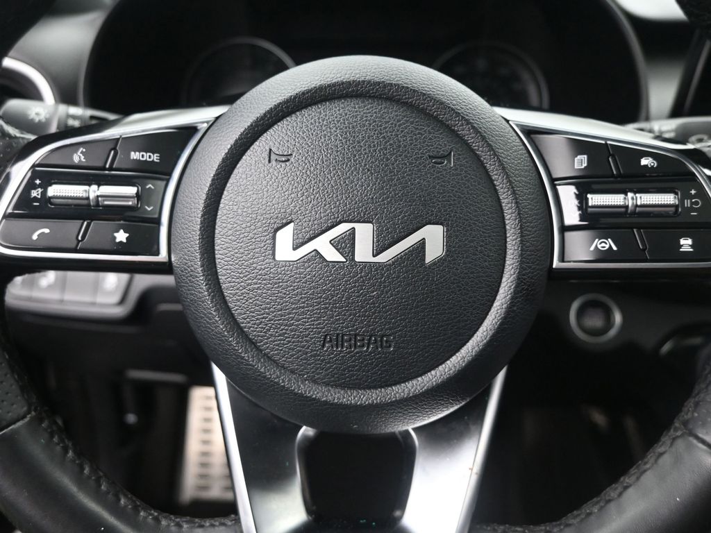 2022 Kia Forte GT-Line photo 12