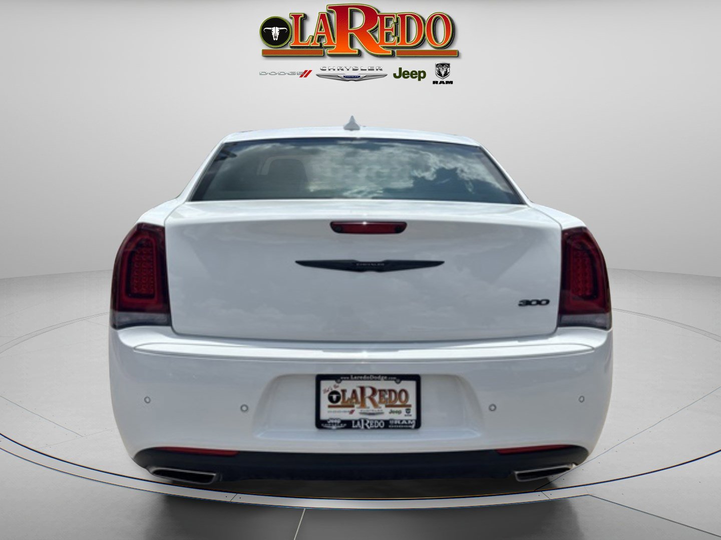 2023 Chrysler 300 Touring L photo 6