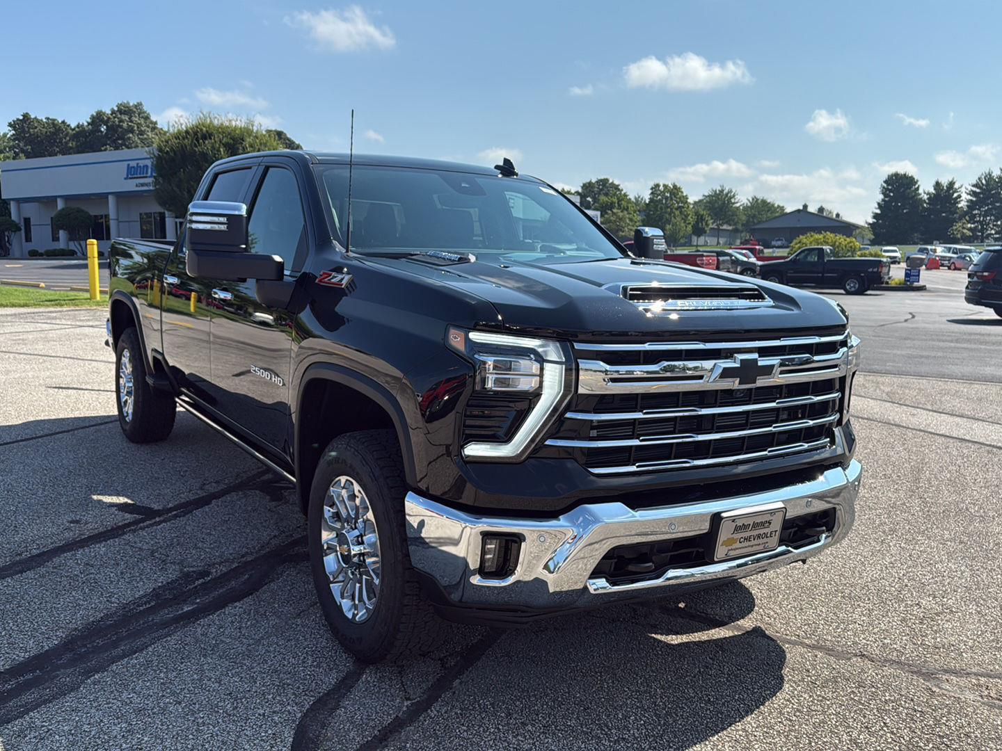2025 Chevrolet Silverado 2500HD photo 2