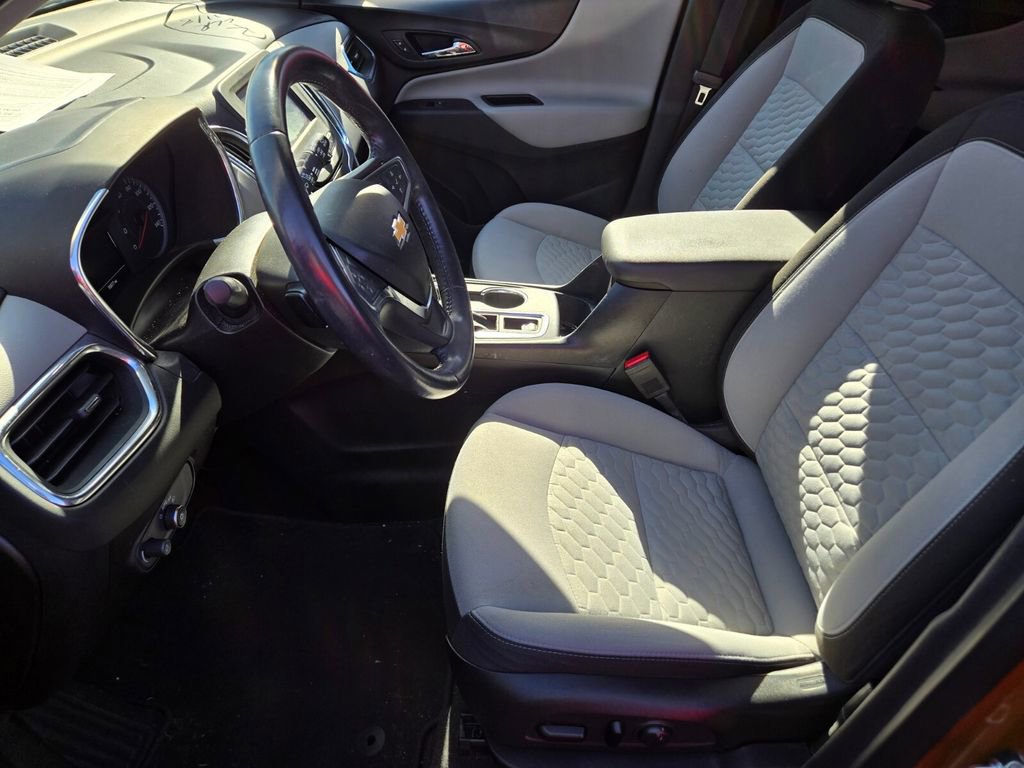 2018 Chevrolet Equinox LT photo 3