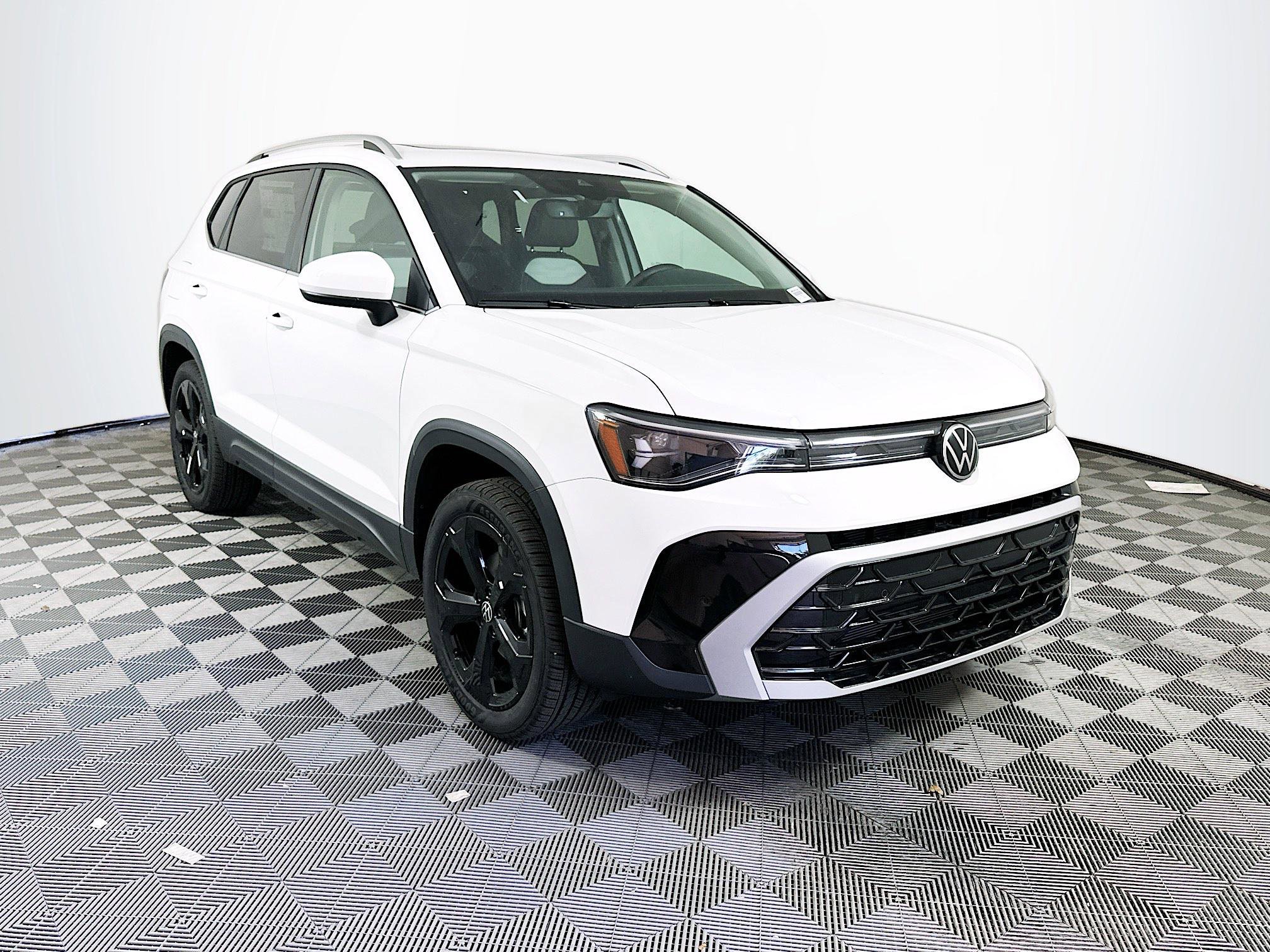 2025 Volkswagen Taos SEL photo 3