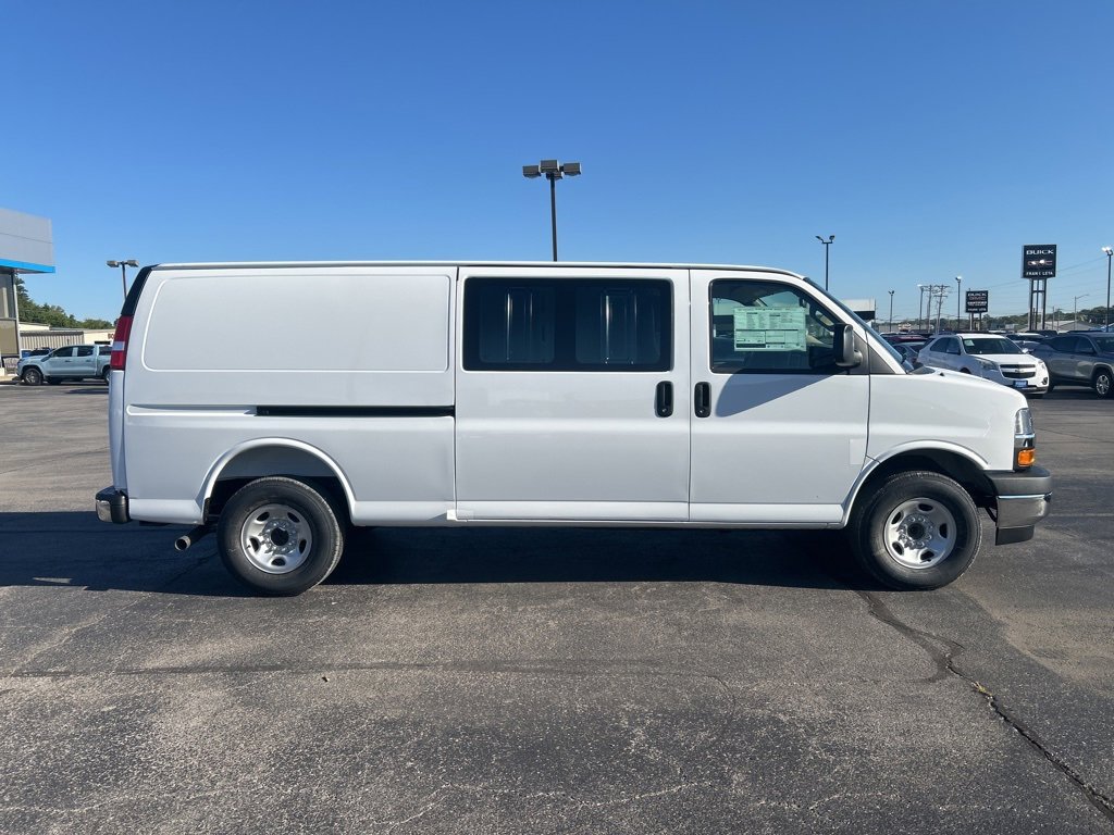 2025 Chevrolet Express Cargo 2500 photo 2