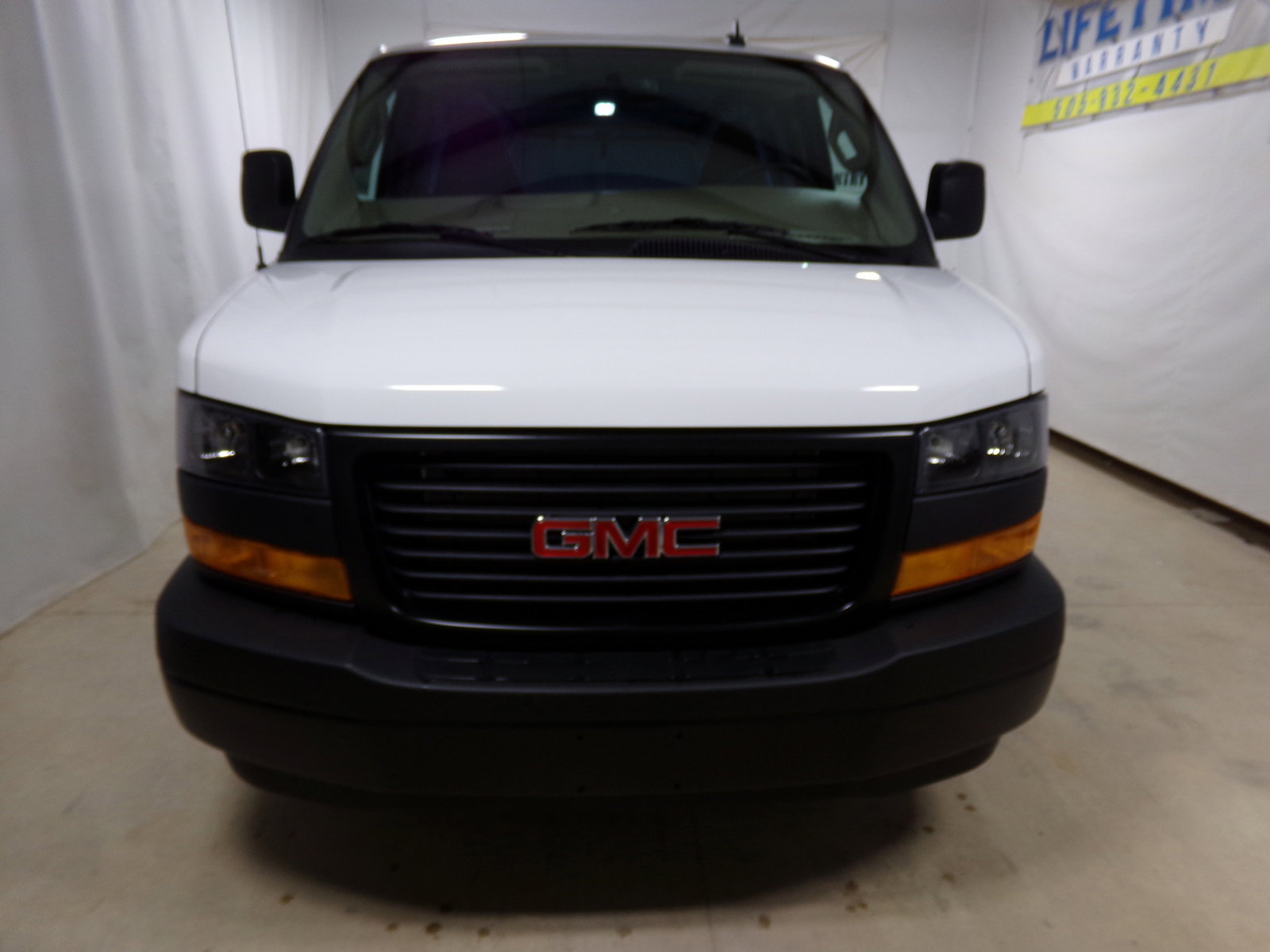 2025 Gmc Savana Cargo 2500 photo 2