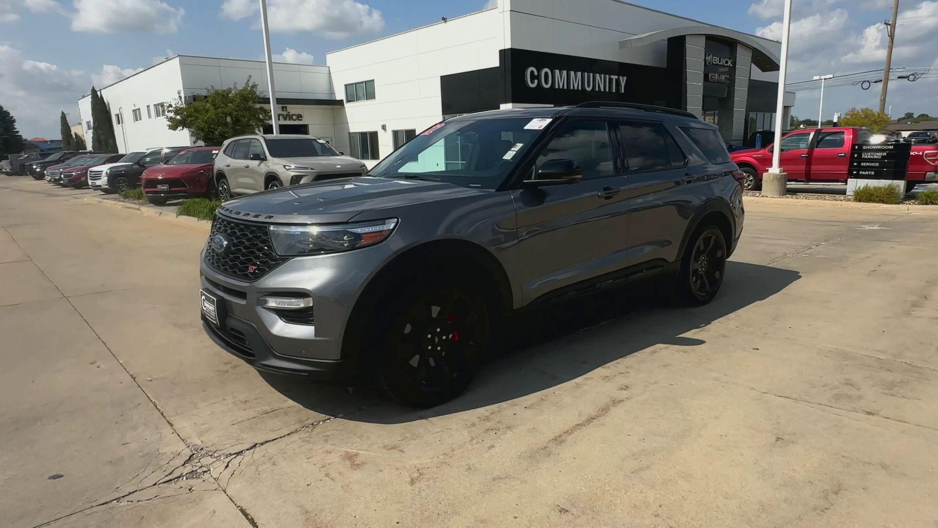 2022 Ford Explorer ST photo 3
