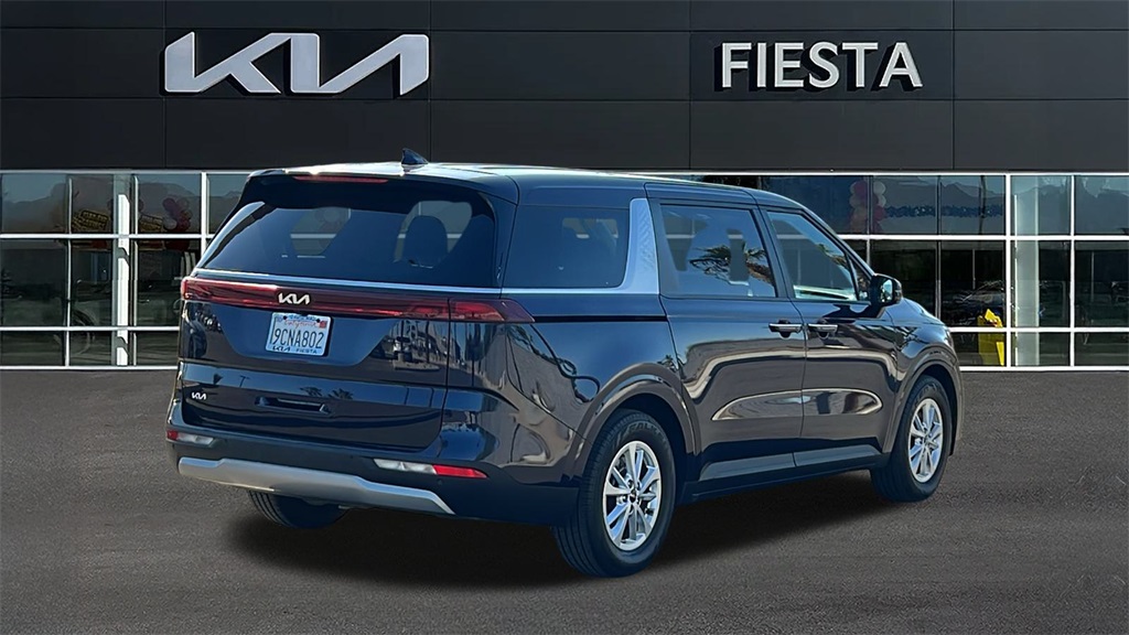 2023 Kia Carnival LX photo 4