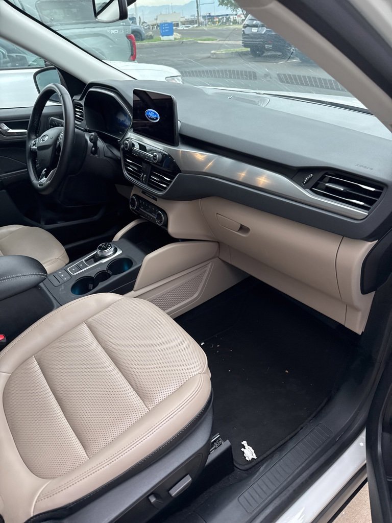 2021 Ford Escape Titanium Hybrid photo 7