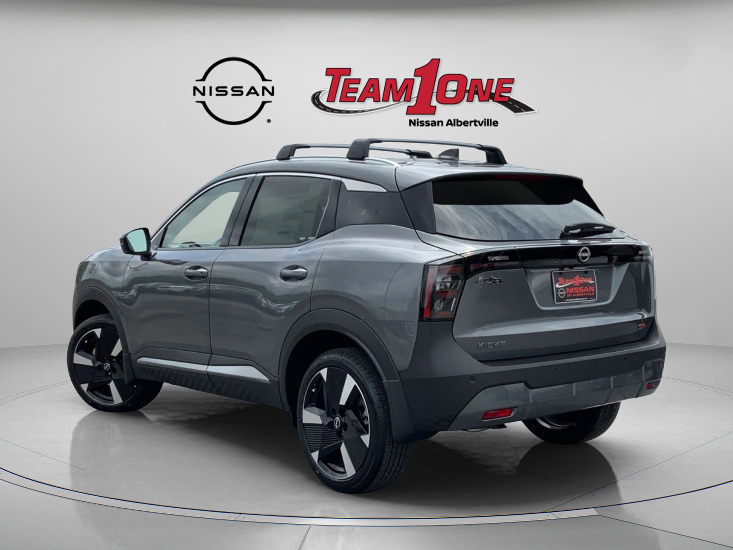 2025 Nissan Kicks SR photo 3
