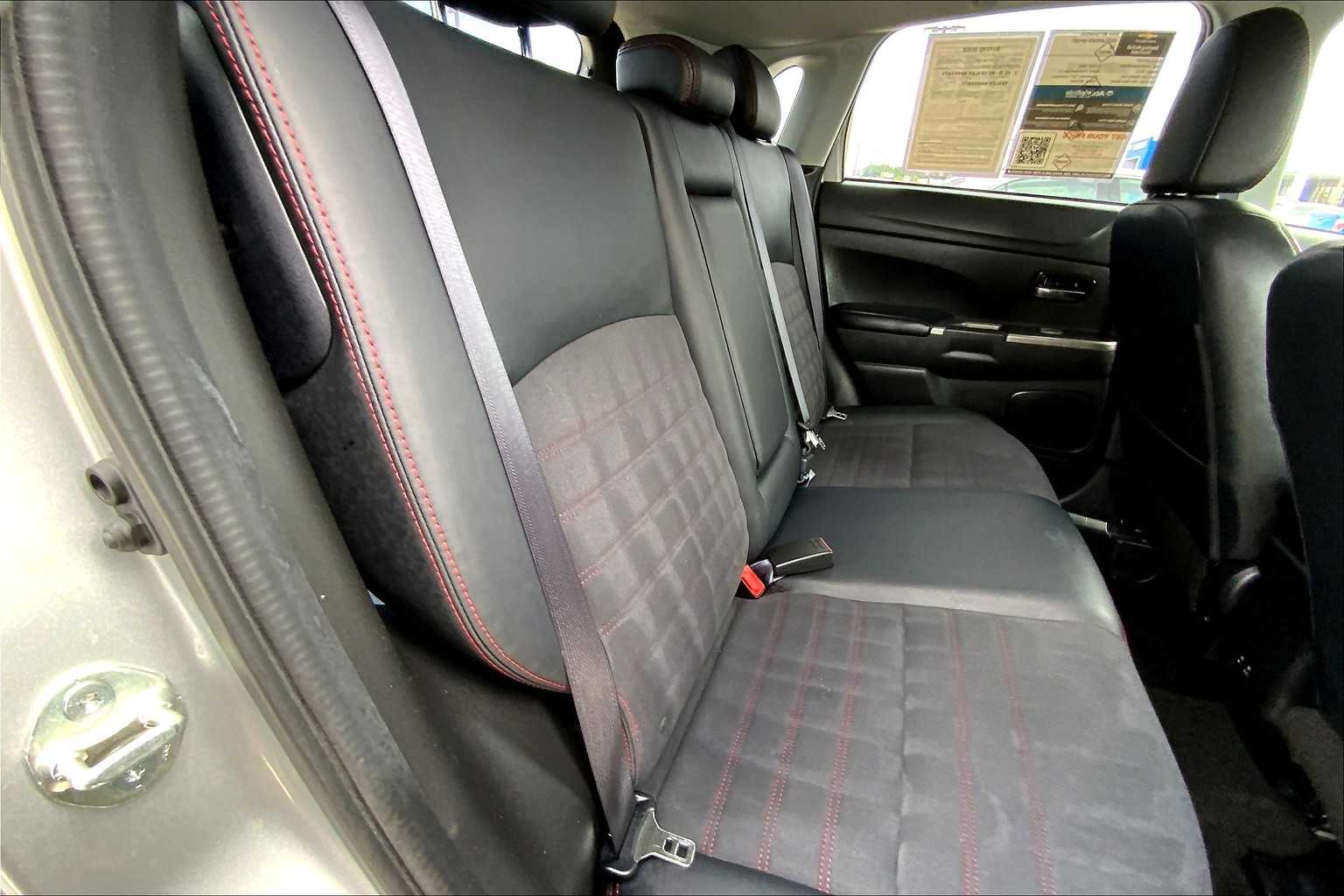2024 Mitsubishi Outlander Sport SE photo 17