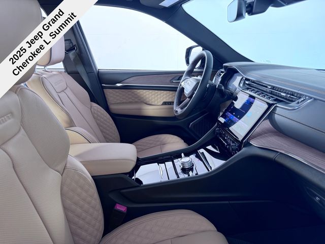 2025 Jeep Cherokee L Summit photo 18