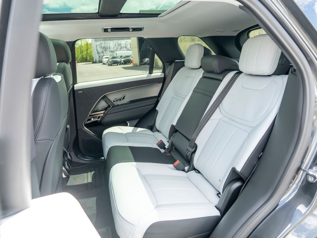 2025 Land Rover Range Rover Sport SE photo 21