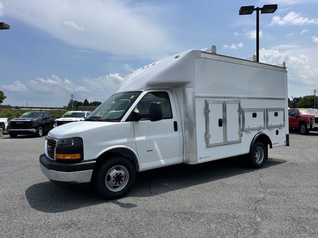 2025 Gmc Savana Cutaway 3500 photo 2