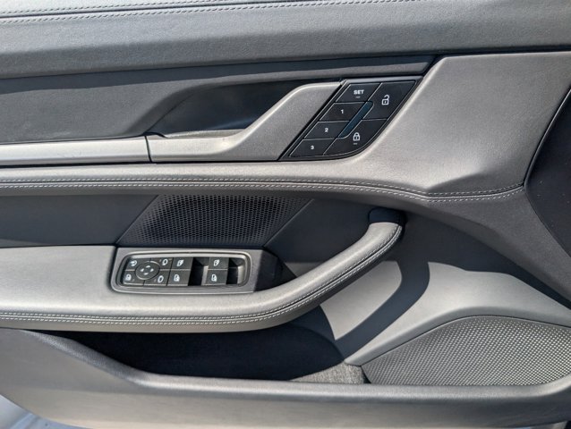 2023 Porsche Taycan photo 20