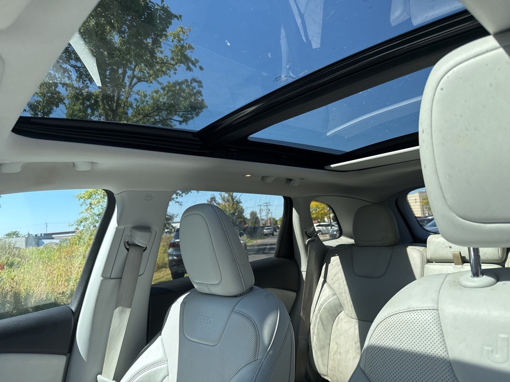 2021 Jeep Cherokee Limited photo 2