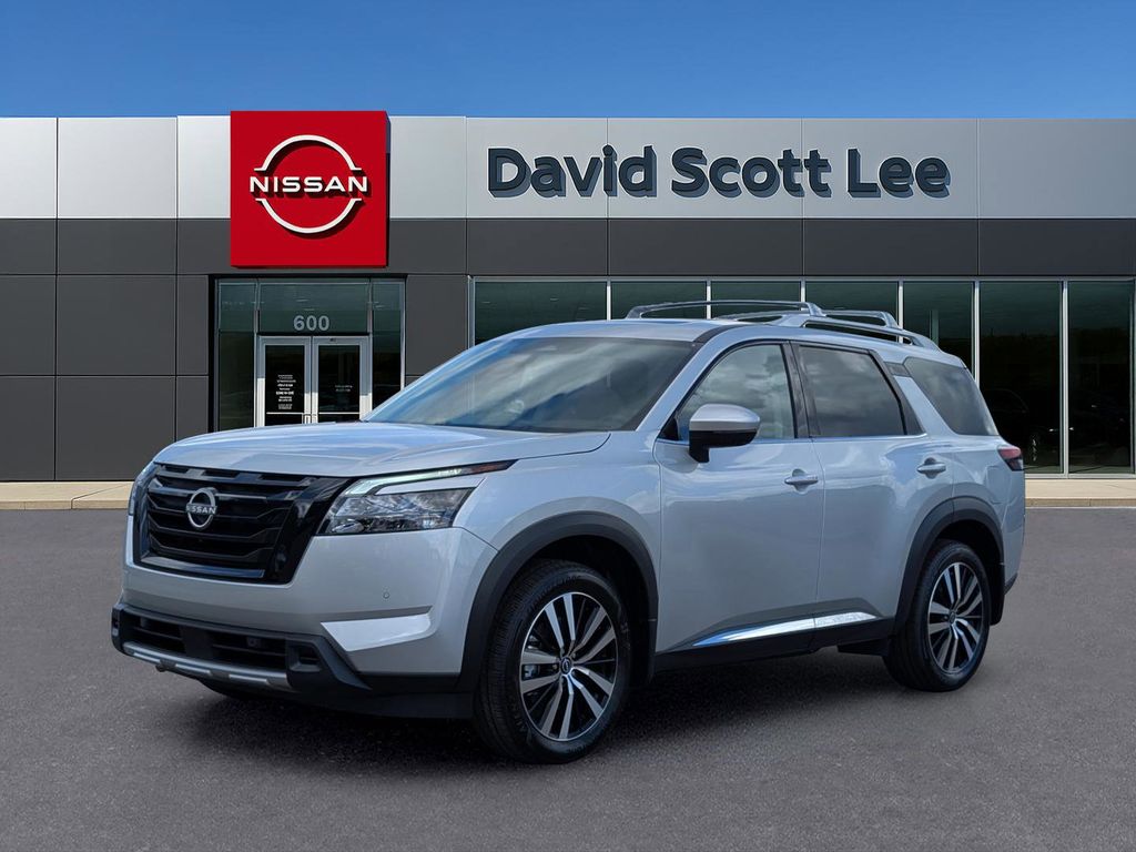 2025 Nissan Pathfinder Platinum's photo