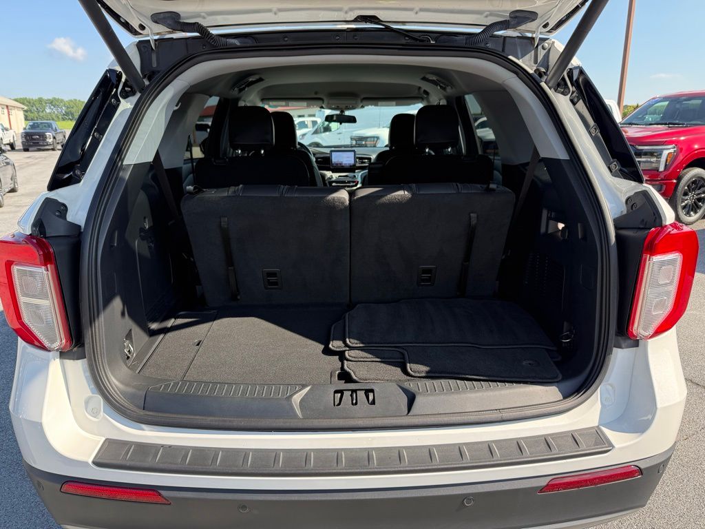2023 Ford Explorer XLT photo 28