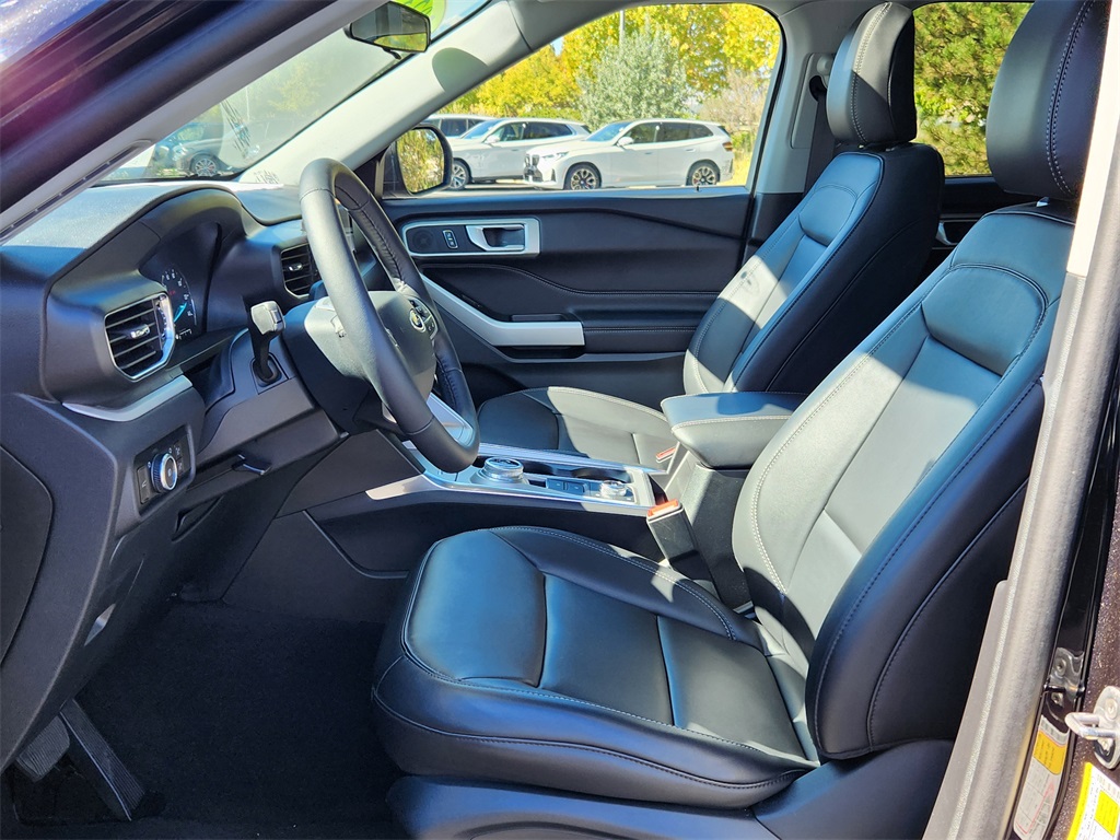 2023 Ford Explorer XLT photo 8