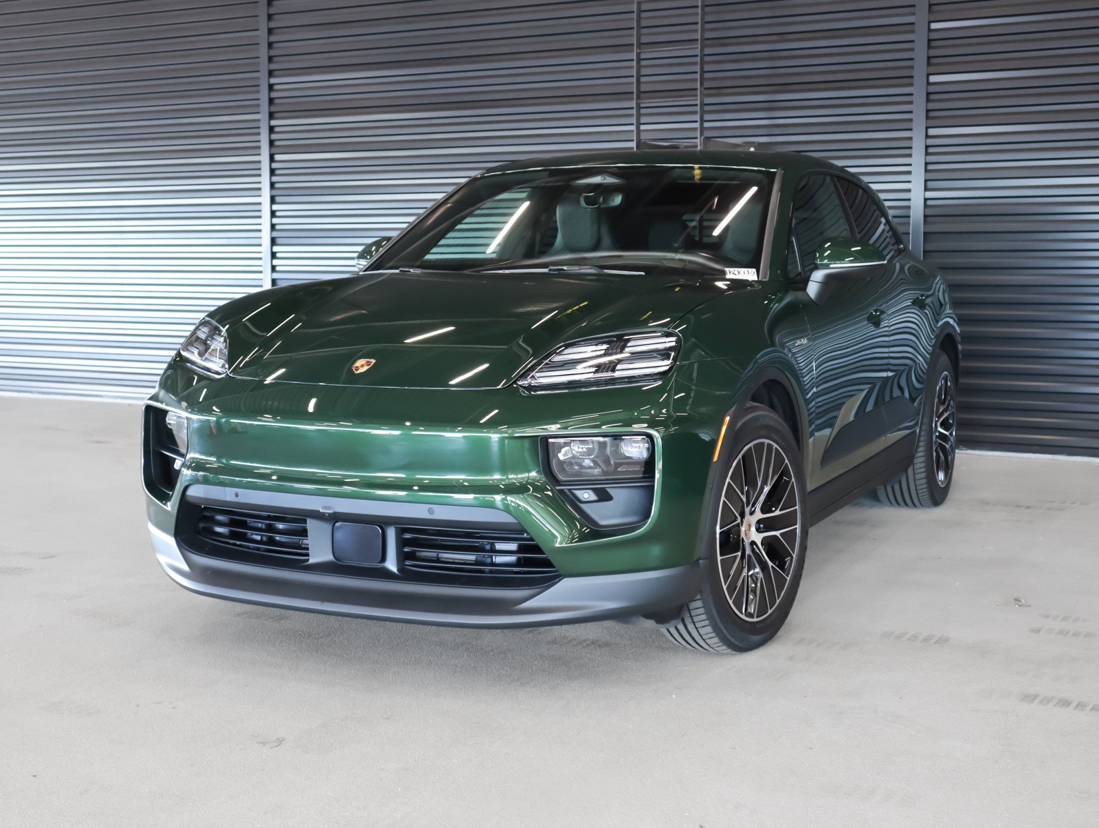 2025 Porsche Macan Base's photo