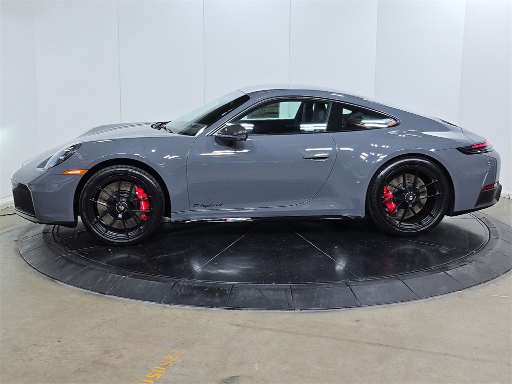 2026 Porsche 911 4 GTS photo 10