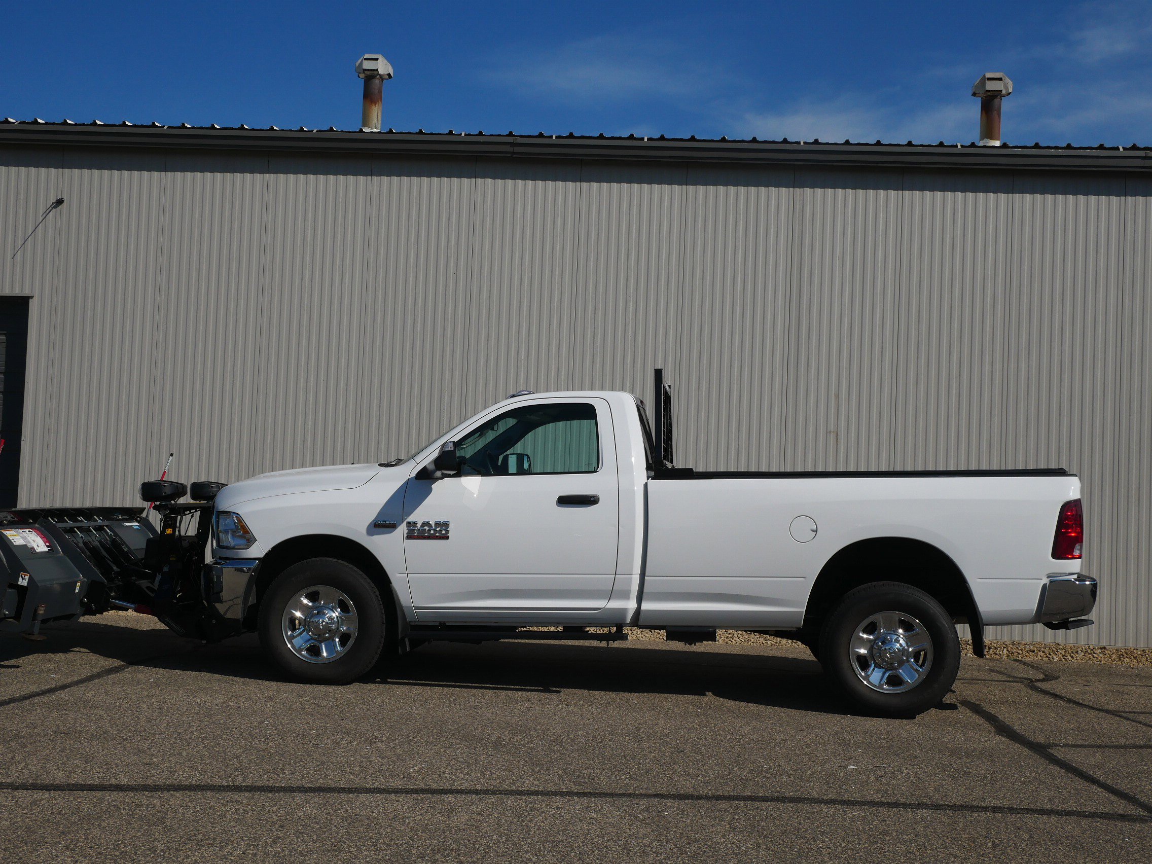 Used 2018 RAM Ram 3500 Pickup Tradesman with VIN 3C63R3AJ3JG112033 for sale in Hastings, Minnesota