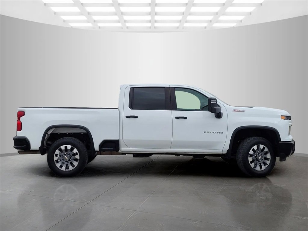 2024 Chevrolet Silverado 2500HD Custom photo 3